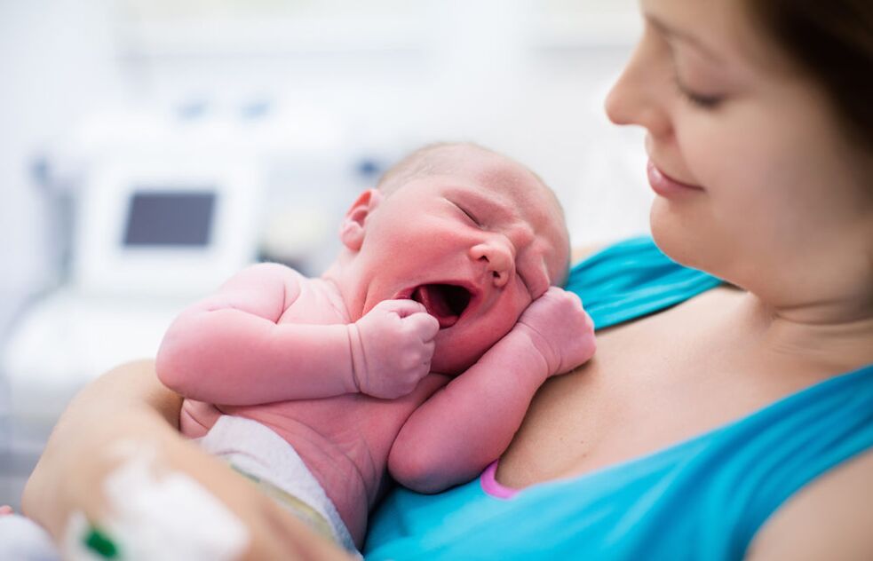 Човешкият папиломен вирус преминава от майка на дете по време на раждането